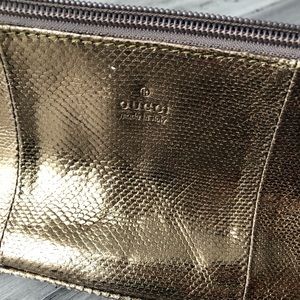 Gucci pochette. Metallic